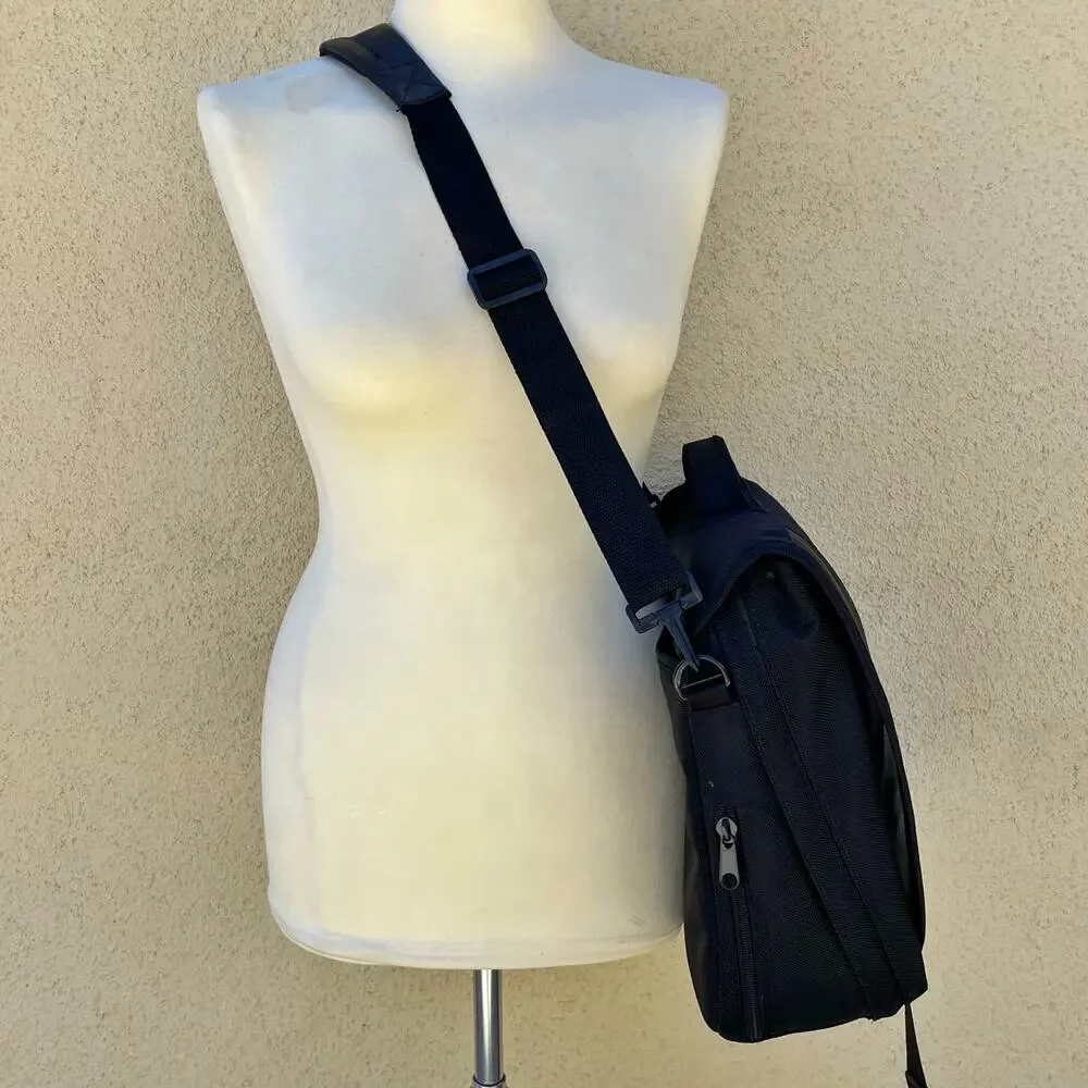 Brenthaven Black Nylon Messenger Laptop Bag 14